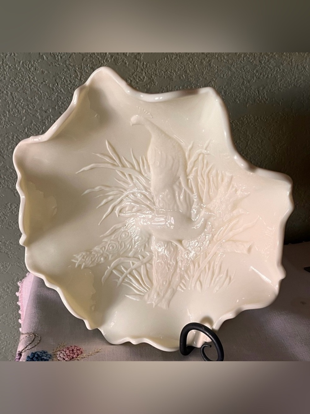 Northwood Peacock & Urn Custard Uranium Glass Bowl 10” UV Reactive Antique EAPG